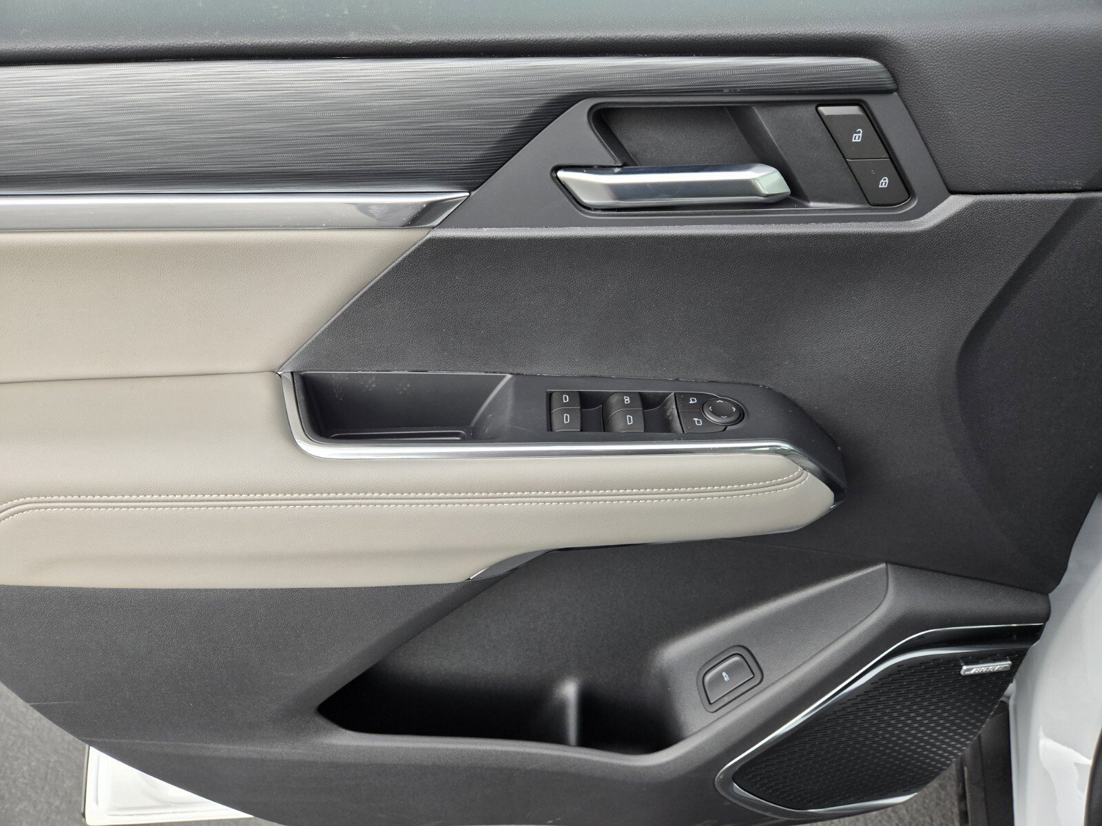 New 2025 GMC Acadia Elevation image 10