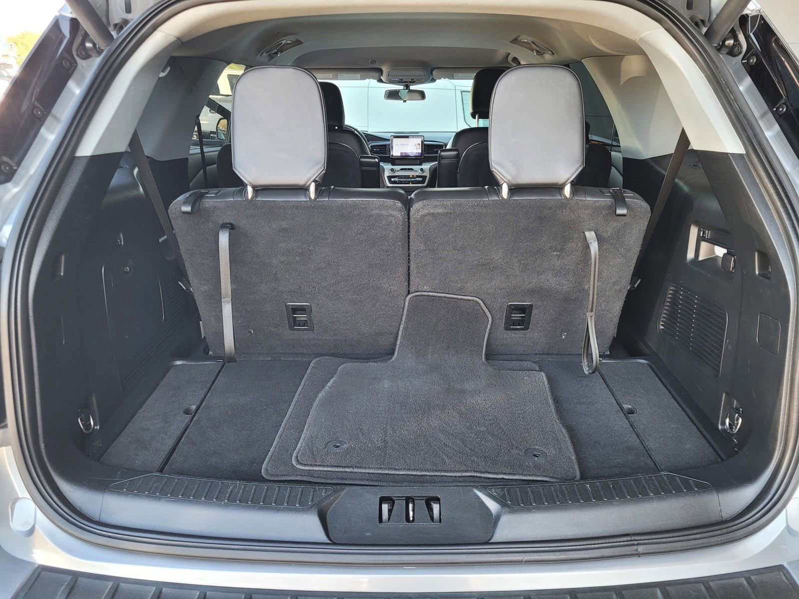 Used 2022 Ford Explorer XLT w/ Equipment Group 202A image 29