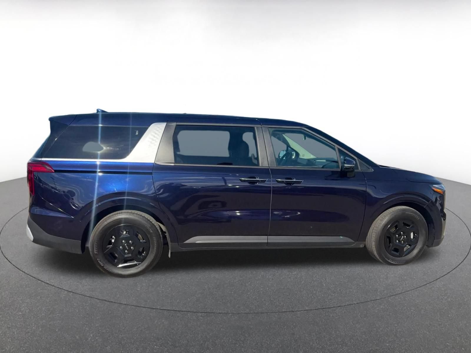 Used 2026 Kia Carnival FWD image 16
