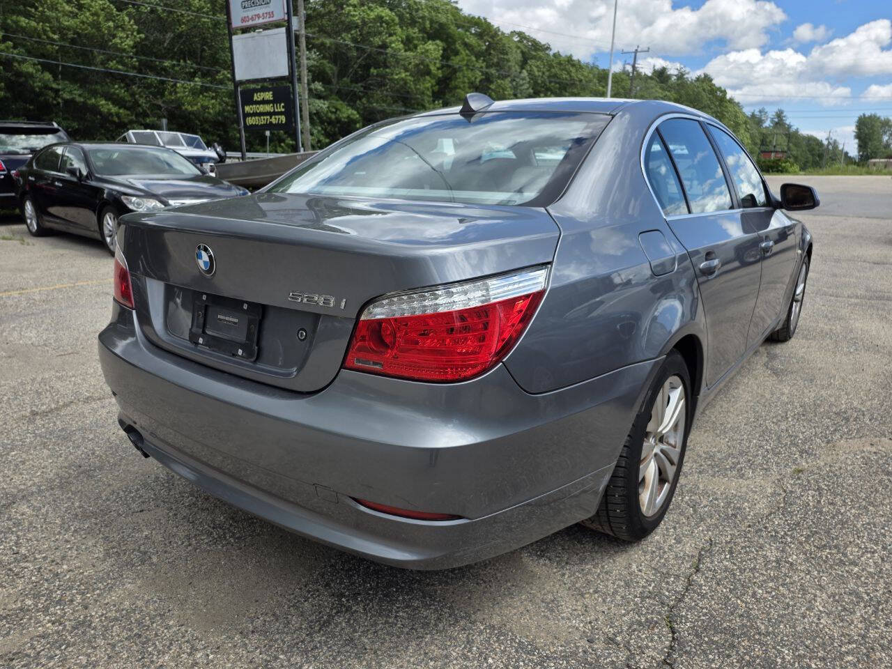Used 2010 BMW 528i xDrive Sedan AWD/4WD image 9