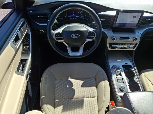 Used 2023 Ford Explorer XLT w/ Class IV Trailer Tow Package image 2