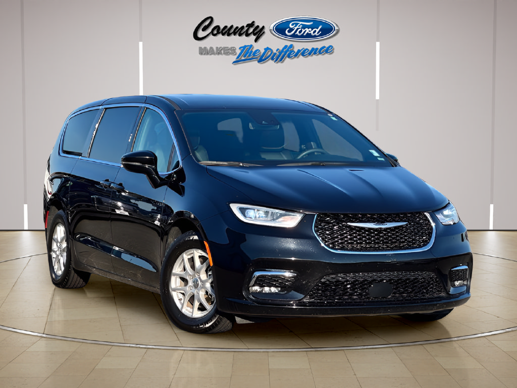 Used 2025 Chrysler Pacifica Select