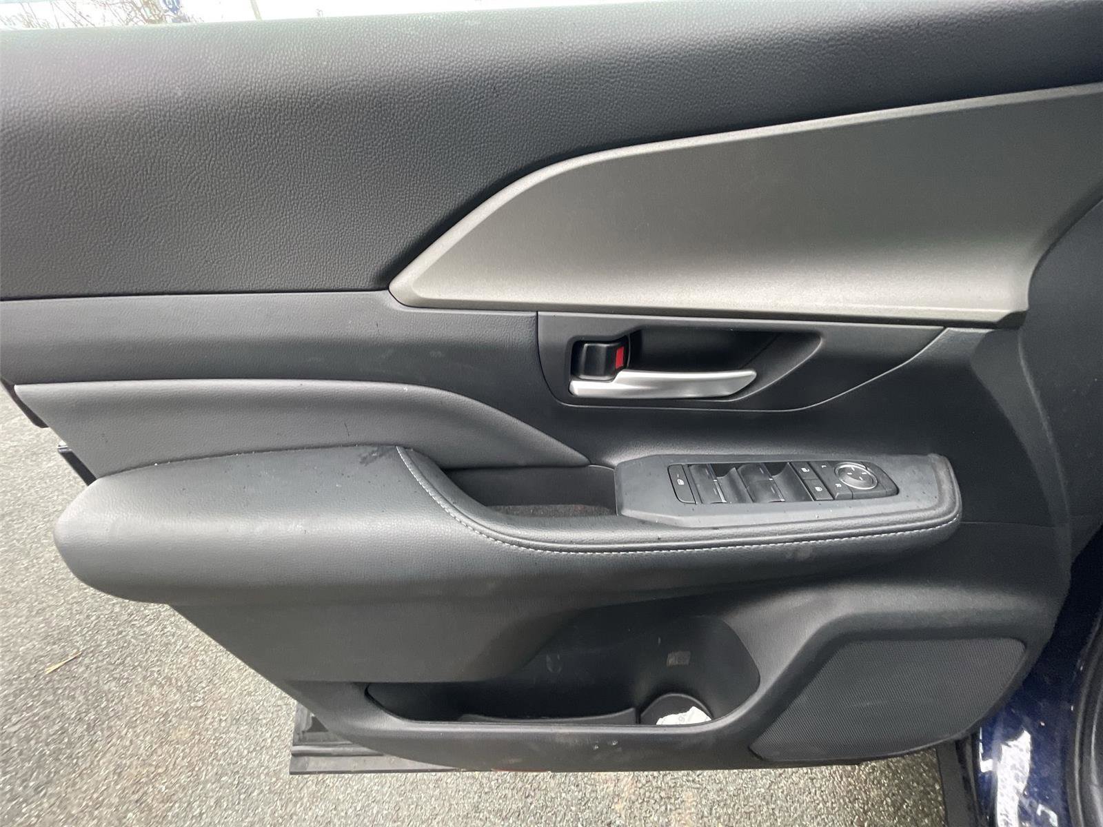 Used 2025 Toyota Grand Highlander AWD image 12