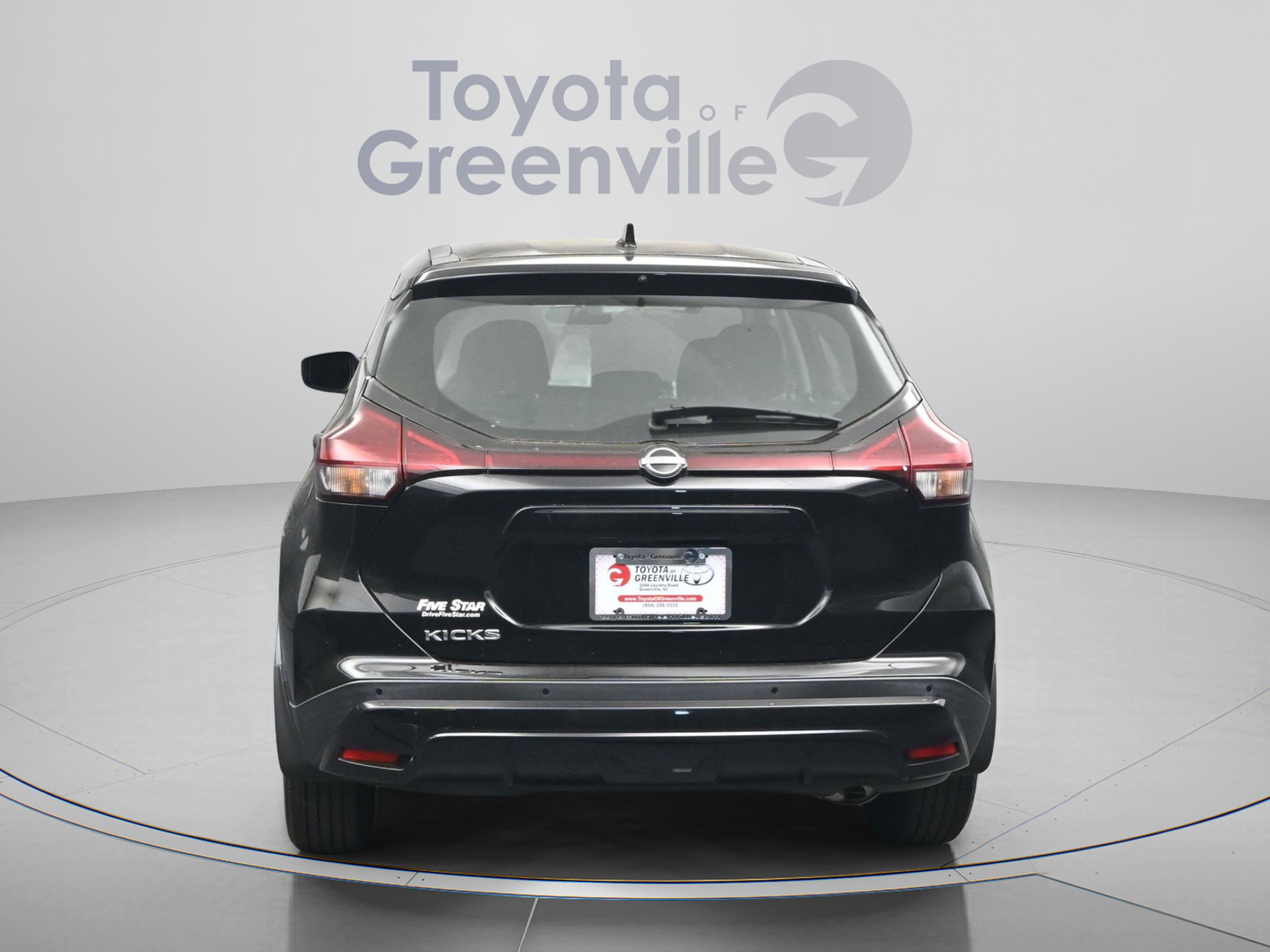 Used 2022 Nissan Kicks S image 11