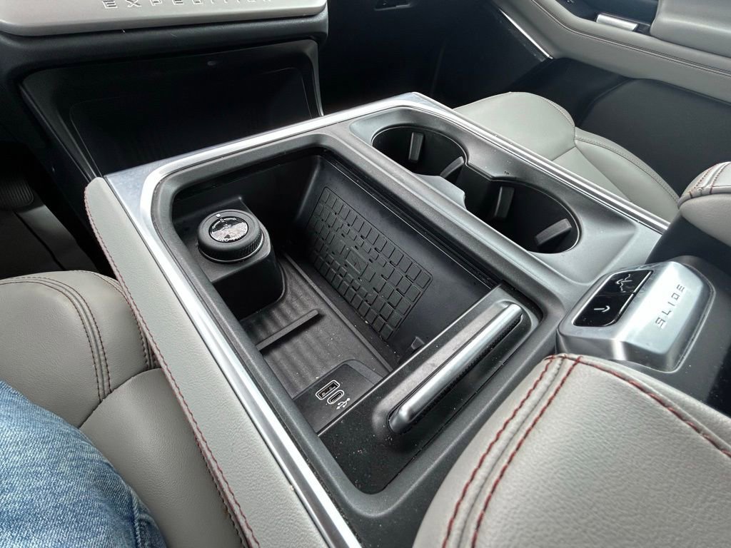 Used 2025 Ford Expedition Active image 22