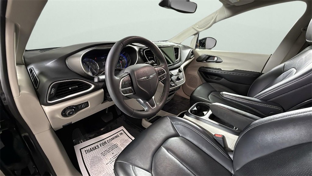 Used 2024 Chrysler Pacifica Touring-L image 18