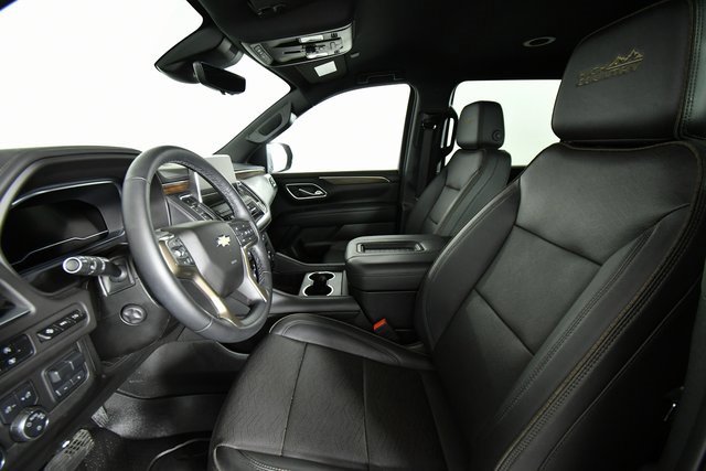 Used 2024 Chevrolet Suburban High Country image 5