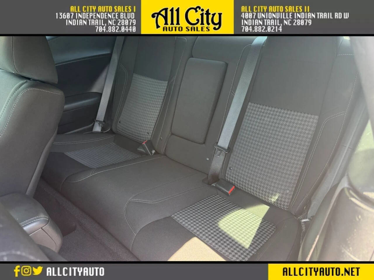 Used 2020 Dodge Challenger SXT w/ Blacktop Package RWD image 15