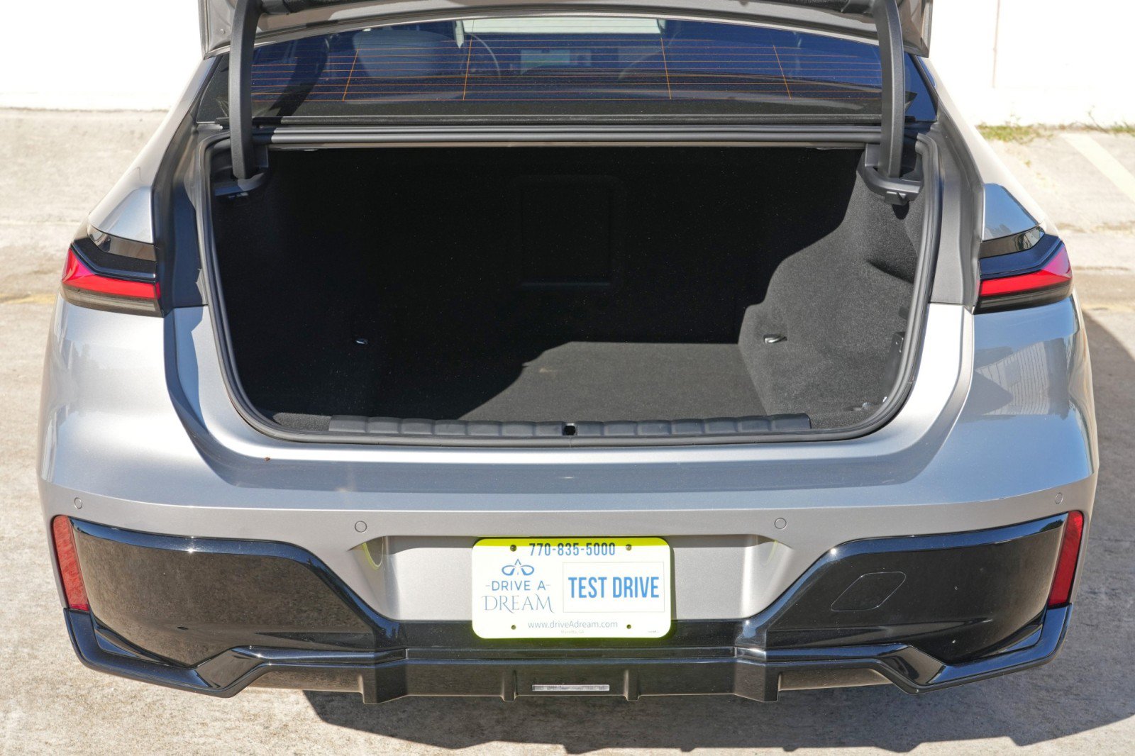 Used 2023 BMW 740i RWD image 10
