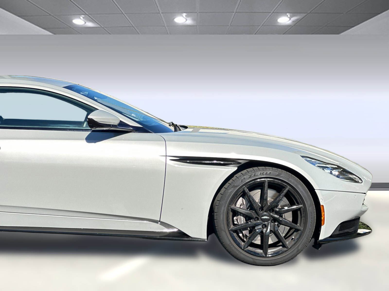 Used 2018 Aston Martin DB11 V12 image 34