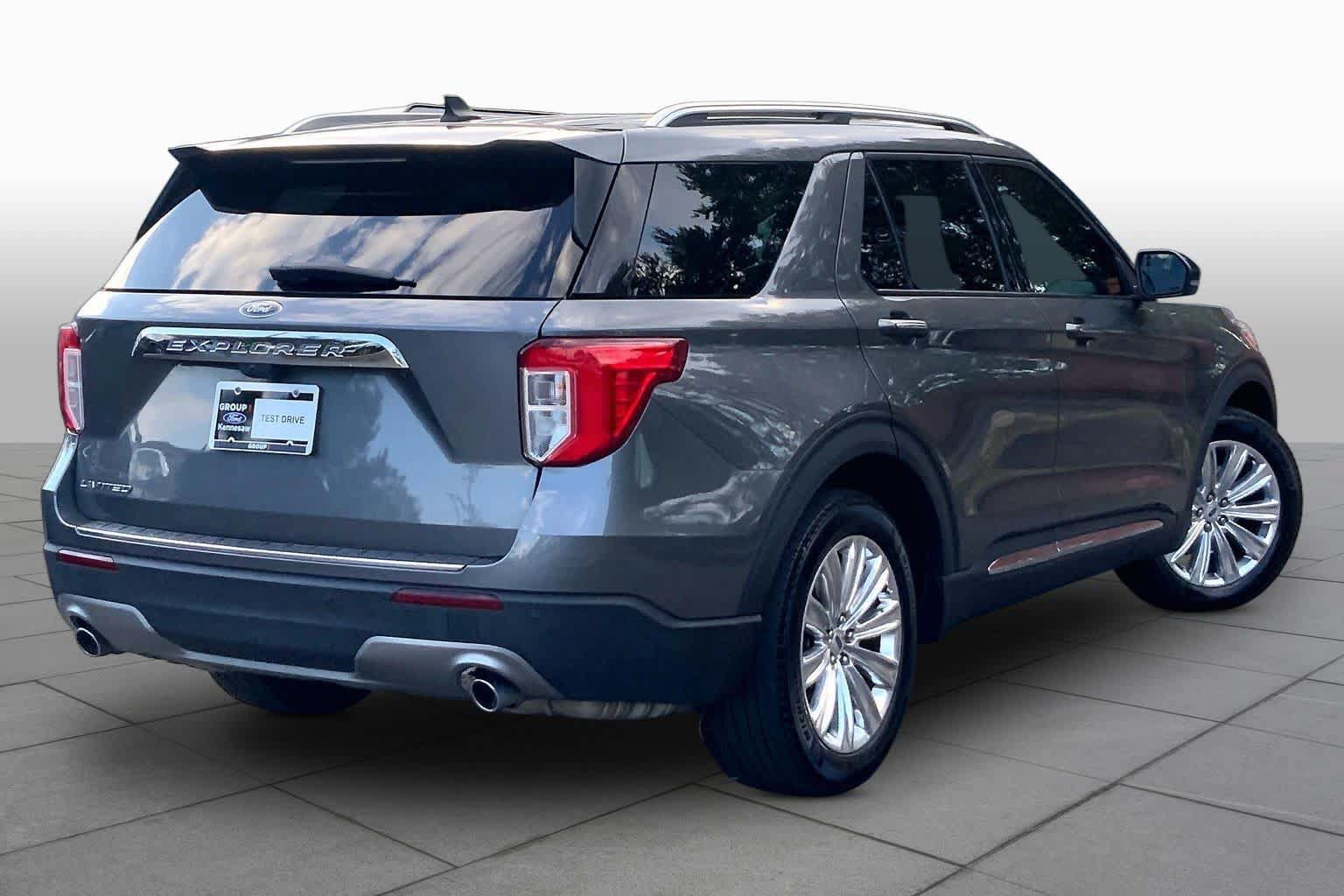 Used 2023 Ford Explorer Limited w/ Limited Technology Package RWD image 13