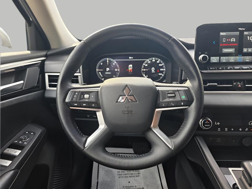 Used 2023 Mitsubishi Outlander SE image 16
