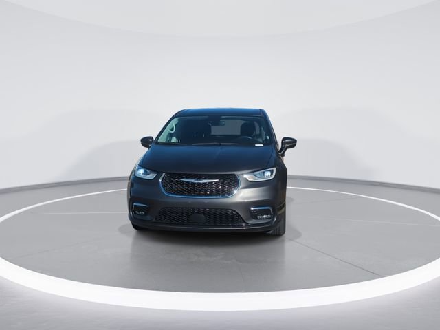 Used 2023 Chrysler Pacifica Touring-L image 6