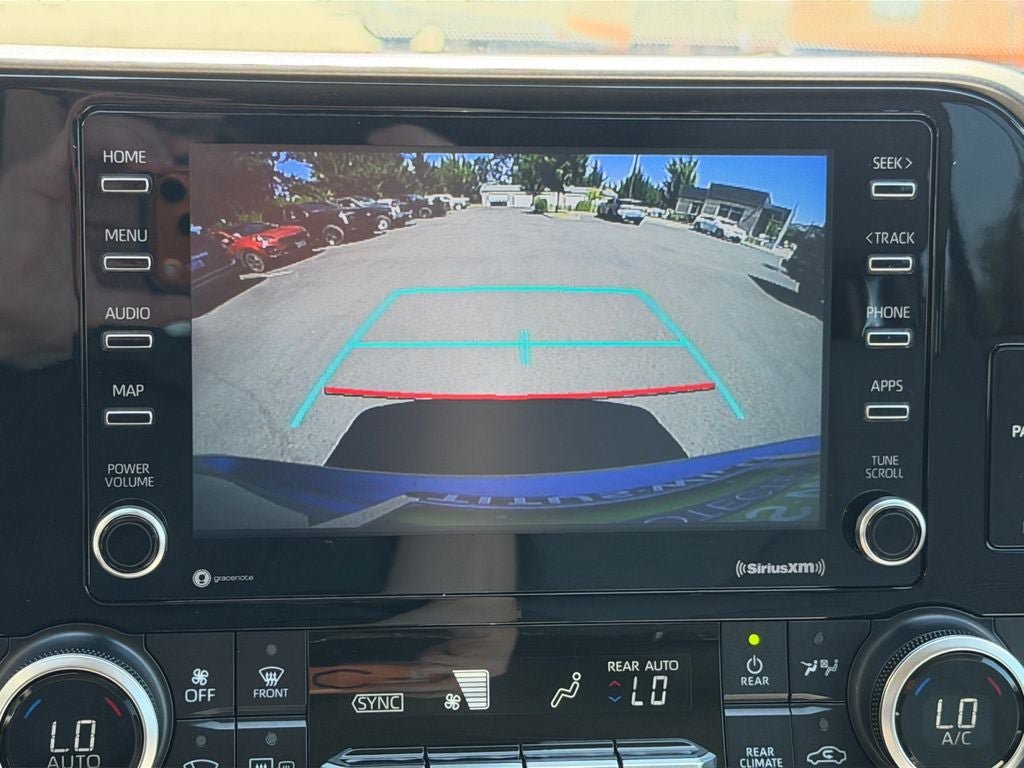Used 2021 Toyota Highlander L AWD/4WD image 17