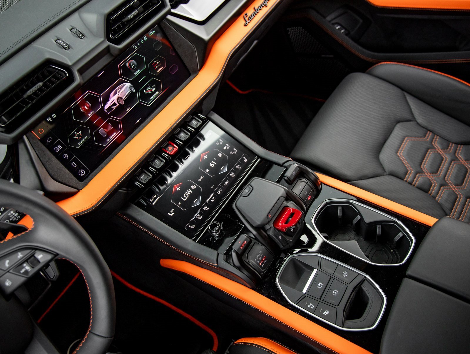 Used 2025 Lamborghini Urus SE image 31