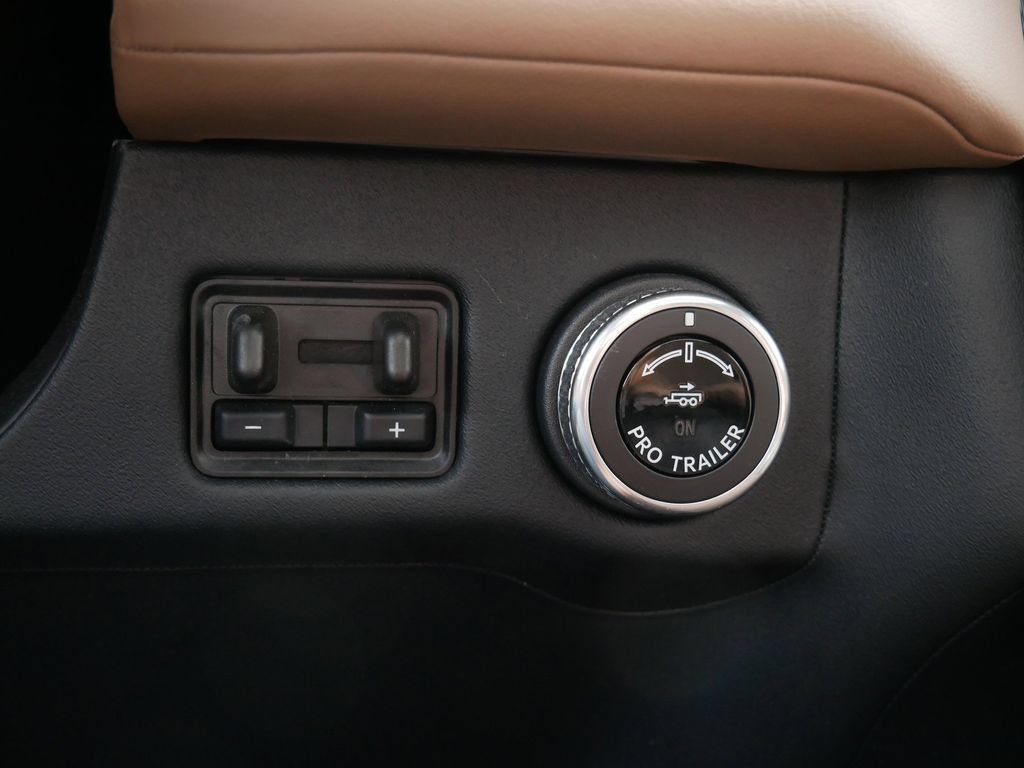 Used 2025 Lincoln Navigator Black Label AWD/4WD image 29