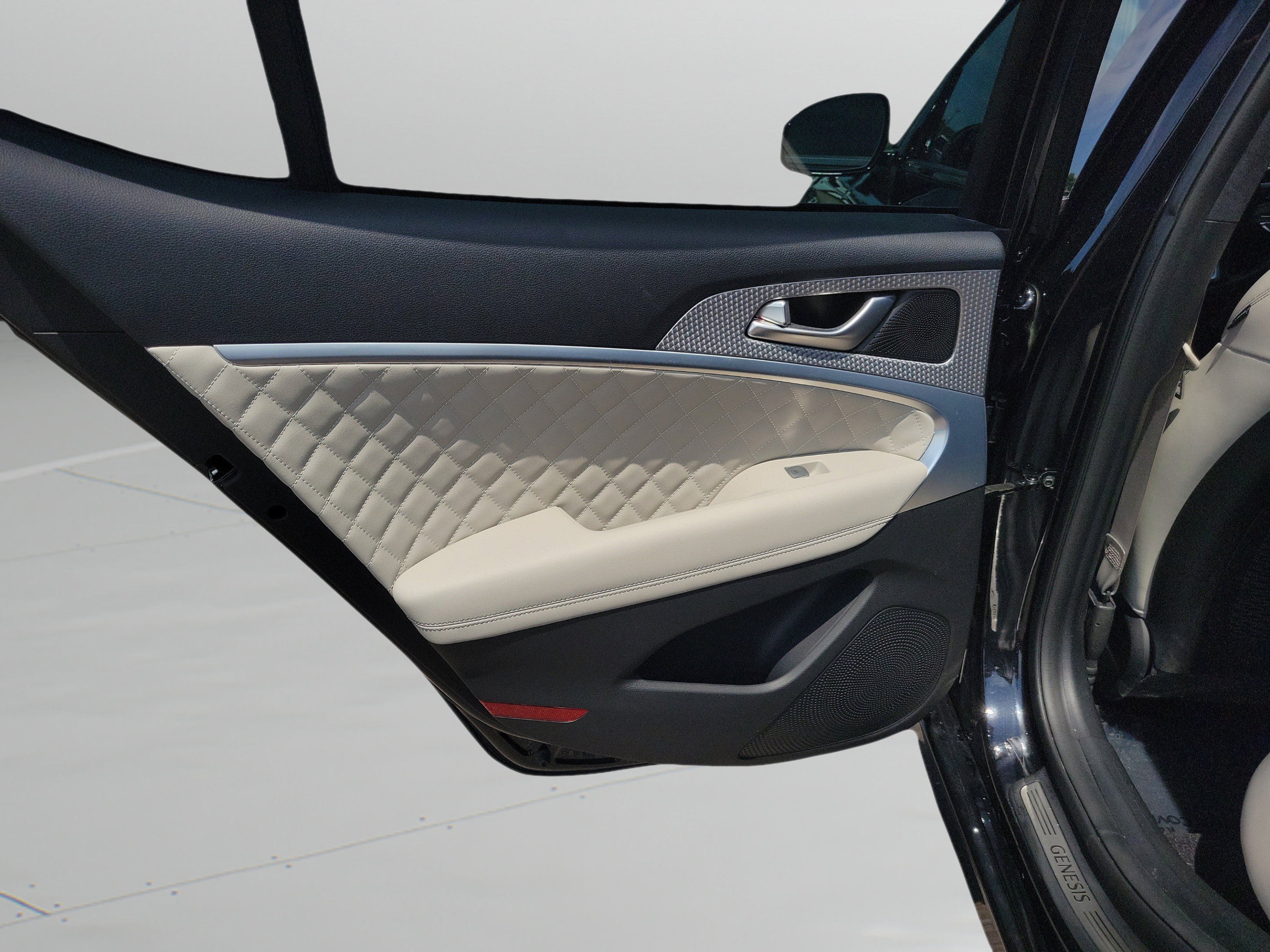 Used 2023 Genesis G70 3.3T w/ Sport Prestige Package RWD image 7