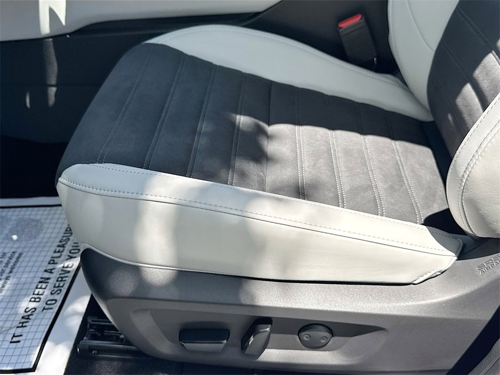 New 2025 Mitsubishi Outlander SE image 20