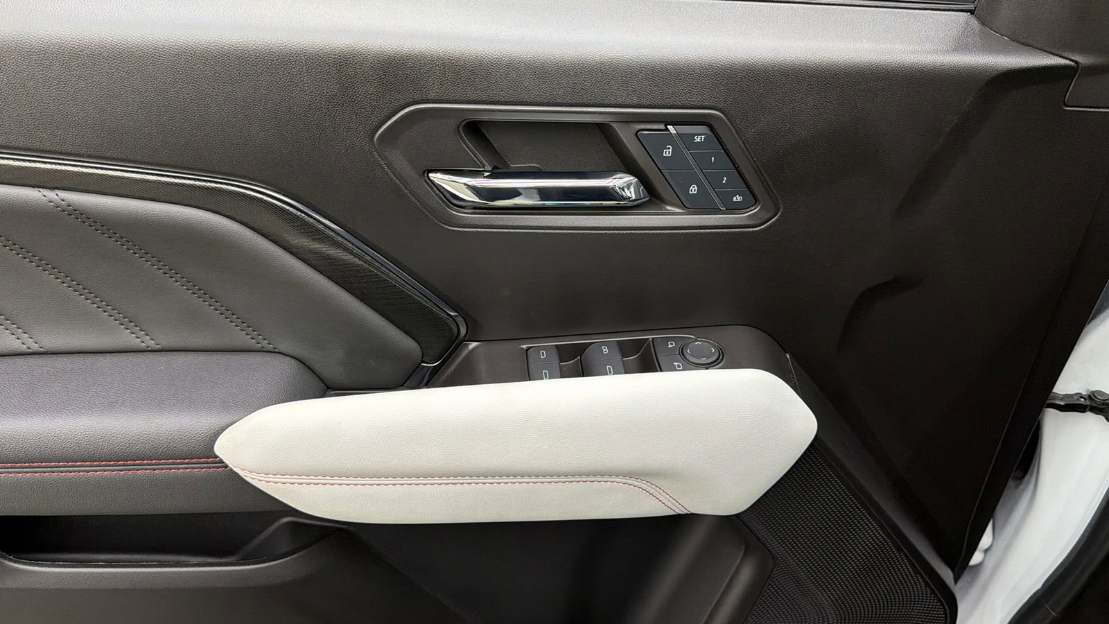 Used 2024 GMC Canyon AT4X image 30