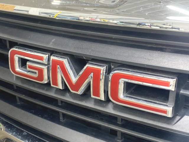 Used 2024 GMC Terrain SLE w/ Driver Convenience Package FWD image 29
