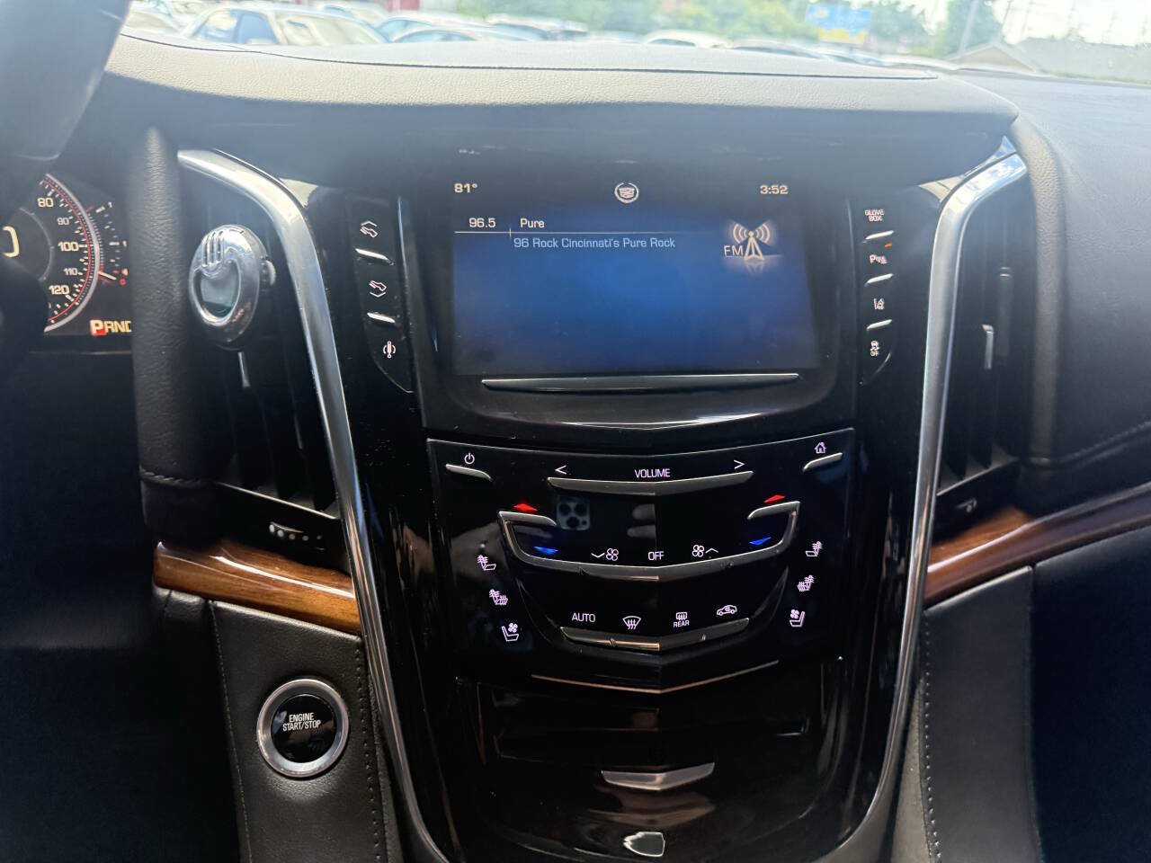 Used 2015 Cadillac Escalade Luxury AWD/4WD image 23