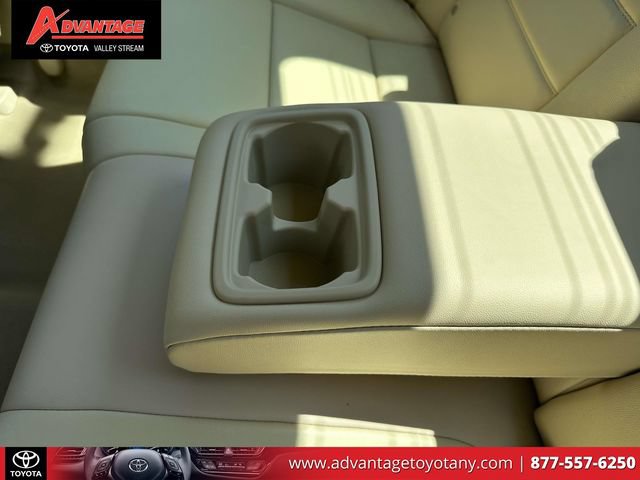 Used 2016 Toyota Camry XLE FWD image 16