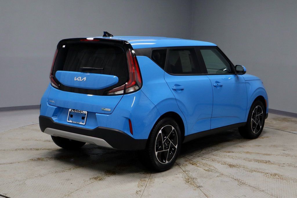 Used 2025 Kia Soul EX image 12