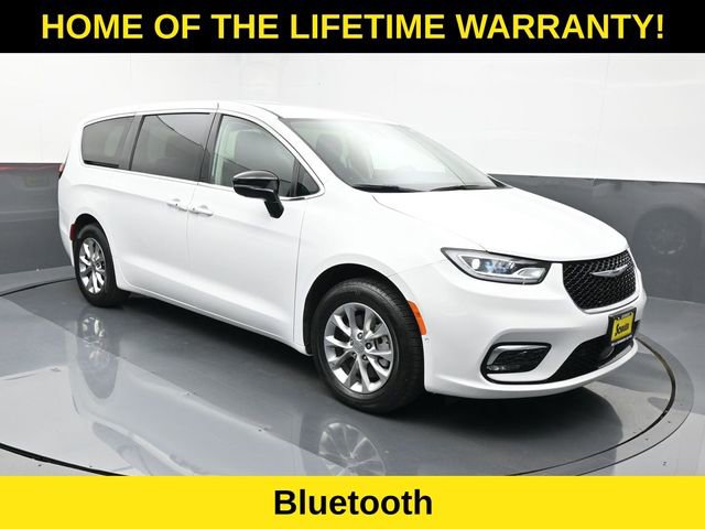 Used 2024 Chrysler Pacifica Touring-L image 8