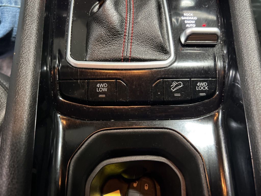 Used 2025 Jeep Compass Trailhawk image 33