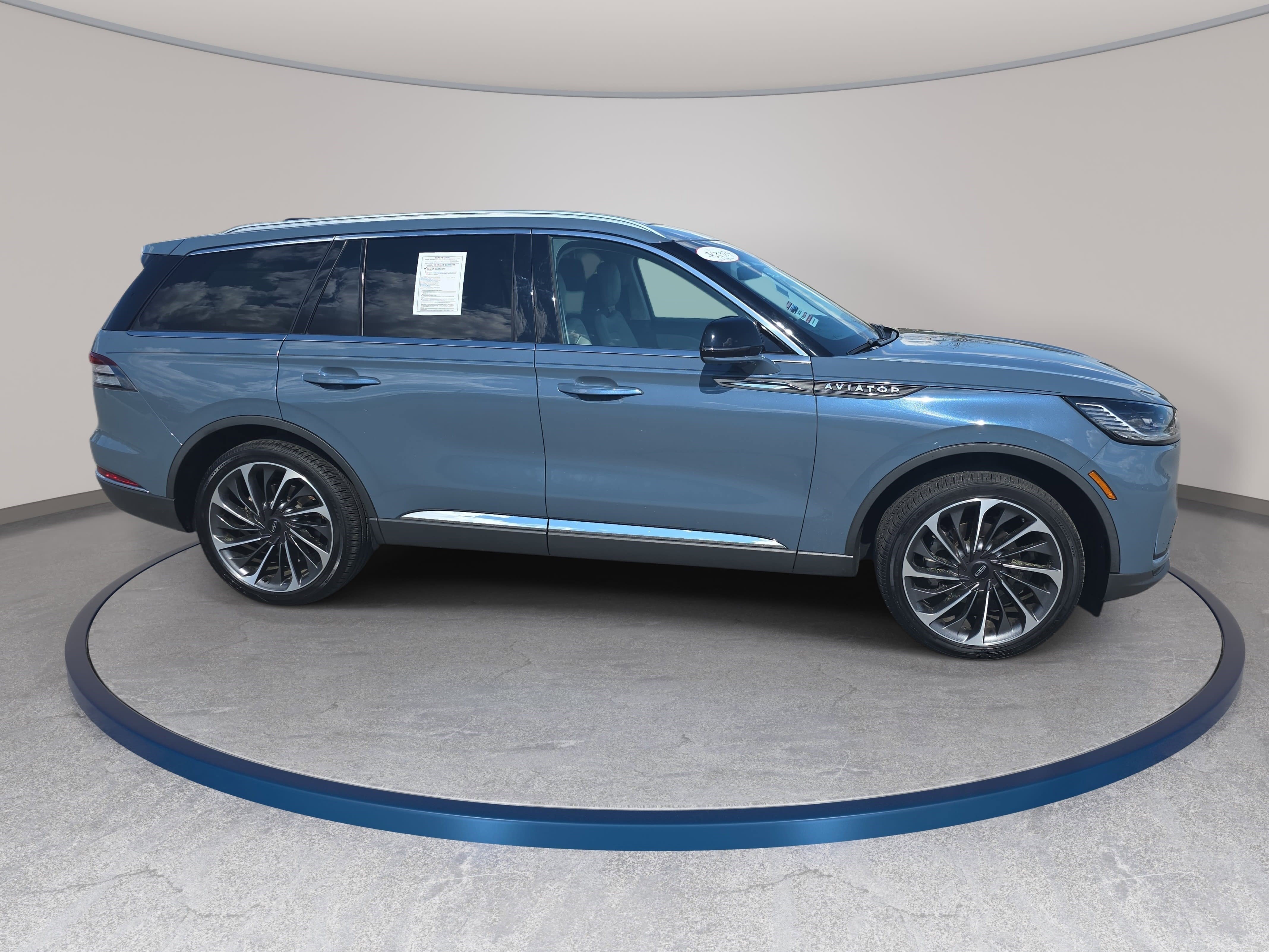 Certified 2025 Lincoln Aviator Reserve w/ Equipment Group 201A AWD/4WD image 4
