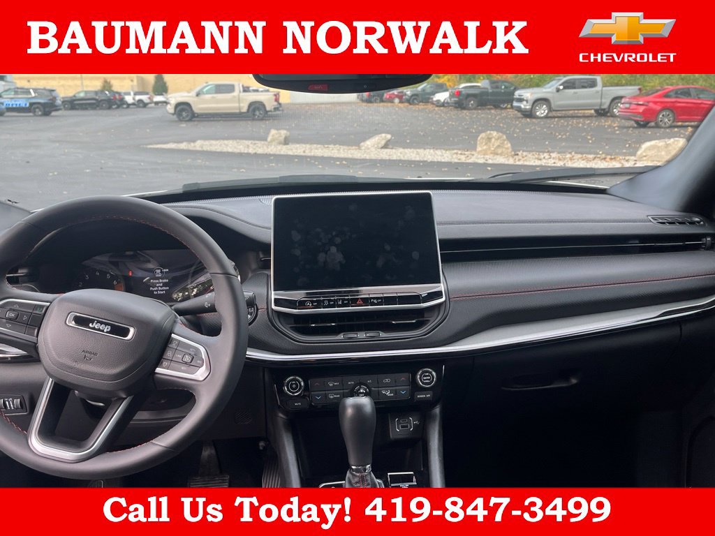 Used 2025 Jeep Compass Trailhawk AWD/4WD image 16