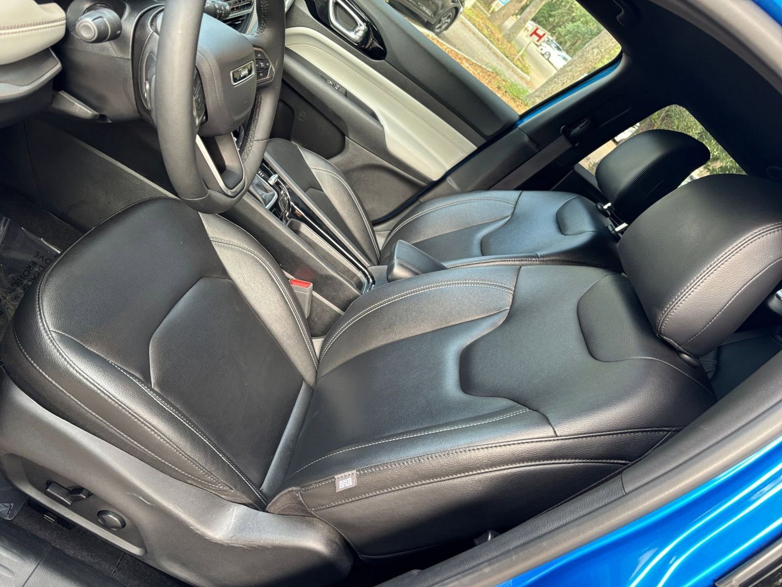 Used 2025 Jeep Compass Limited AWD/4WD image 36