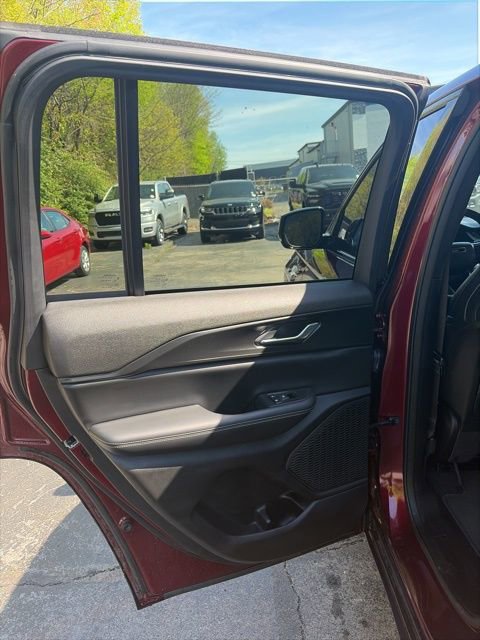 Used 2024 Jeep Grand Cherokee Altitude image 26