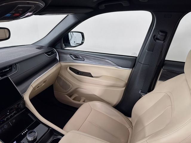 Used 2024 Jeep Grand Cherokee Limited image 28