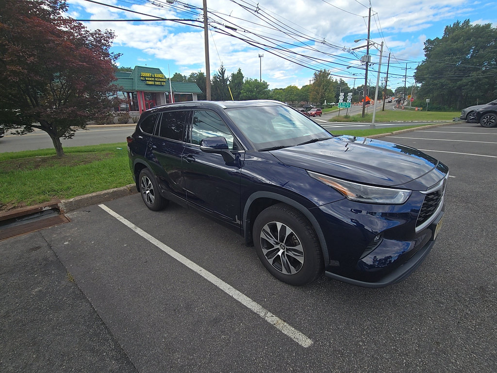 Certified 2021 Toyota Highlander XLE AWD/4WD image 25