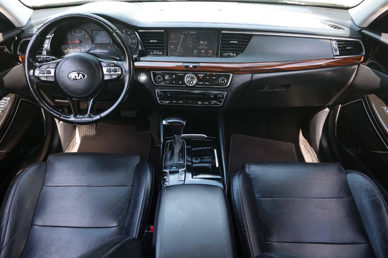 Used 2017 Kia Cadenza Premium w/ Luxury Package FWD image 2