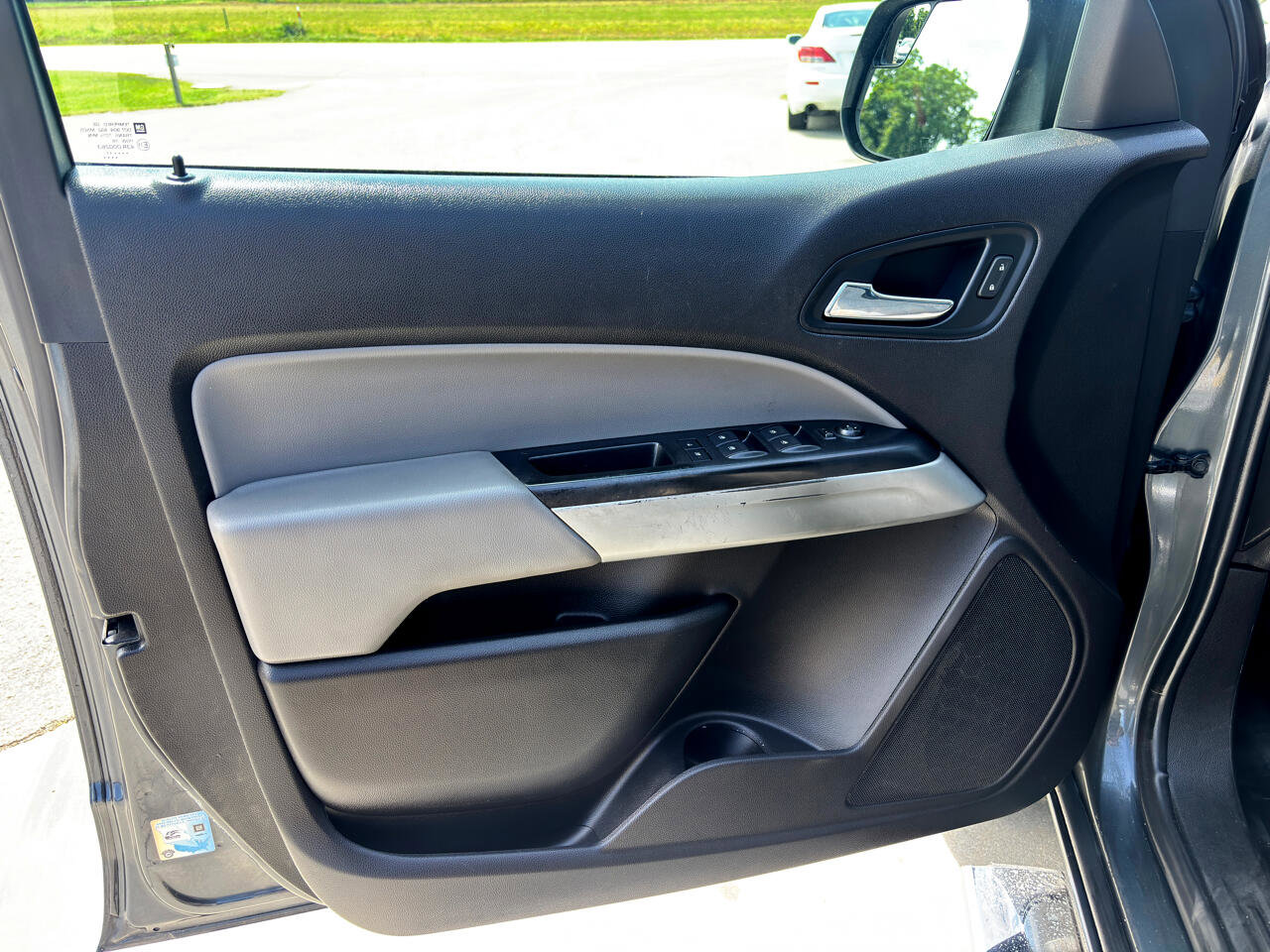 Used 2017 Chevrolet Colorado LT w/ Safety Package image 21