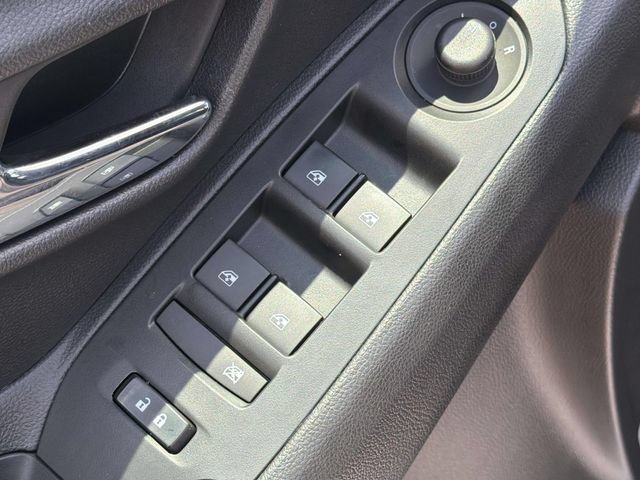 Used 2022 Chevrolet Trax LT w/ LT Convenience Package FWD image 27