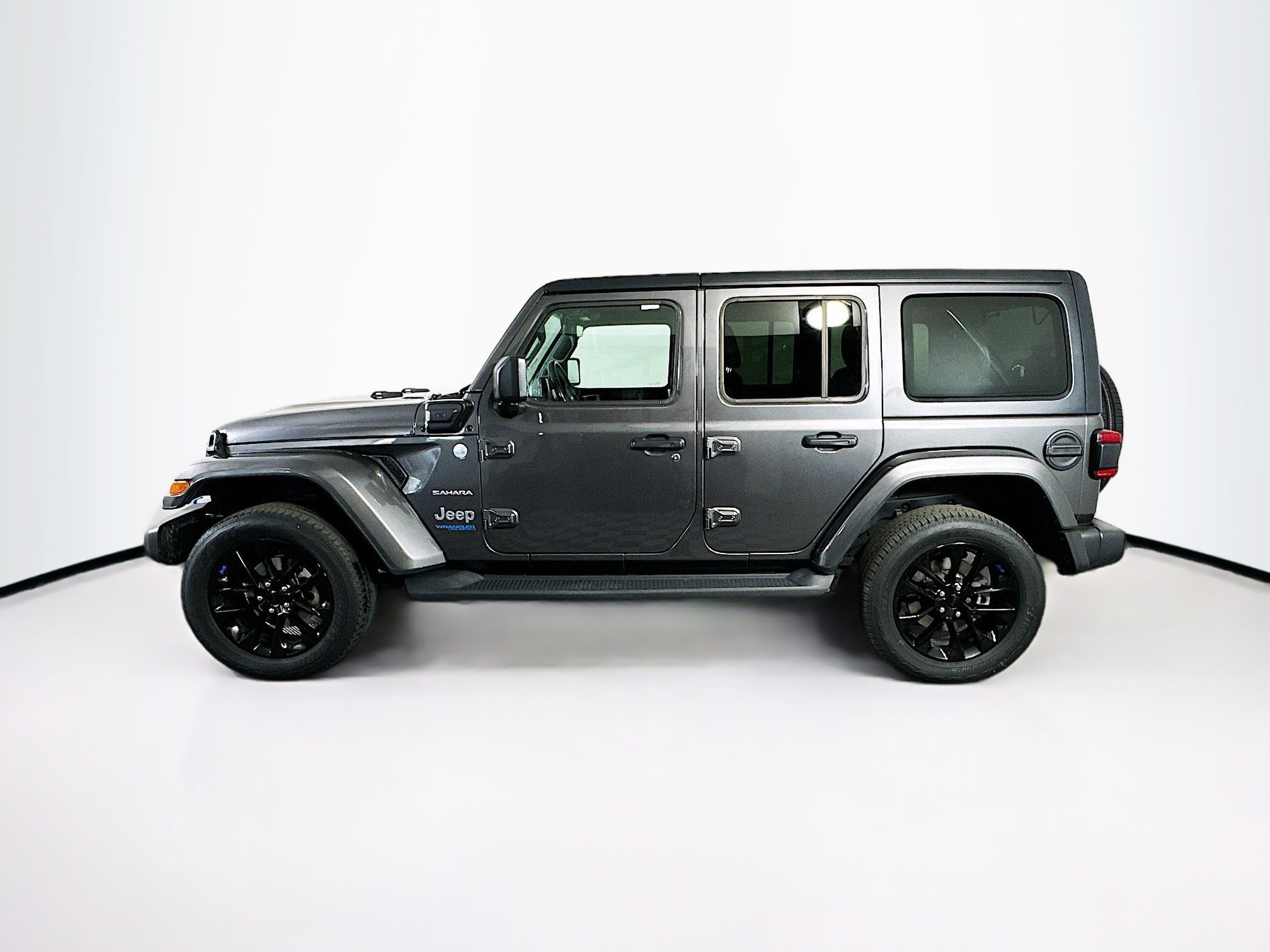 Used 2022 Jeep Wrangler Sahara image 4