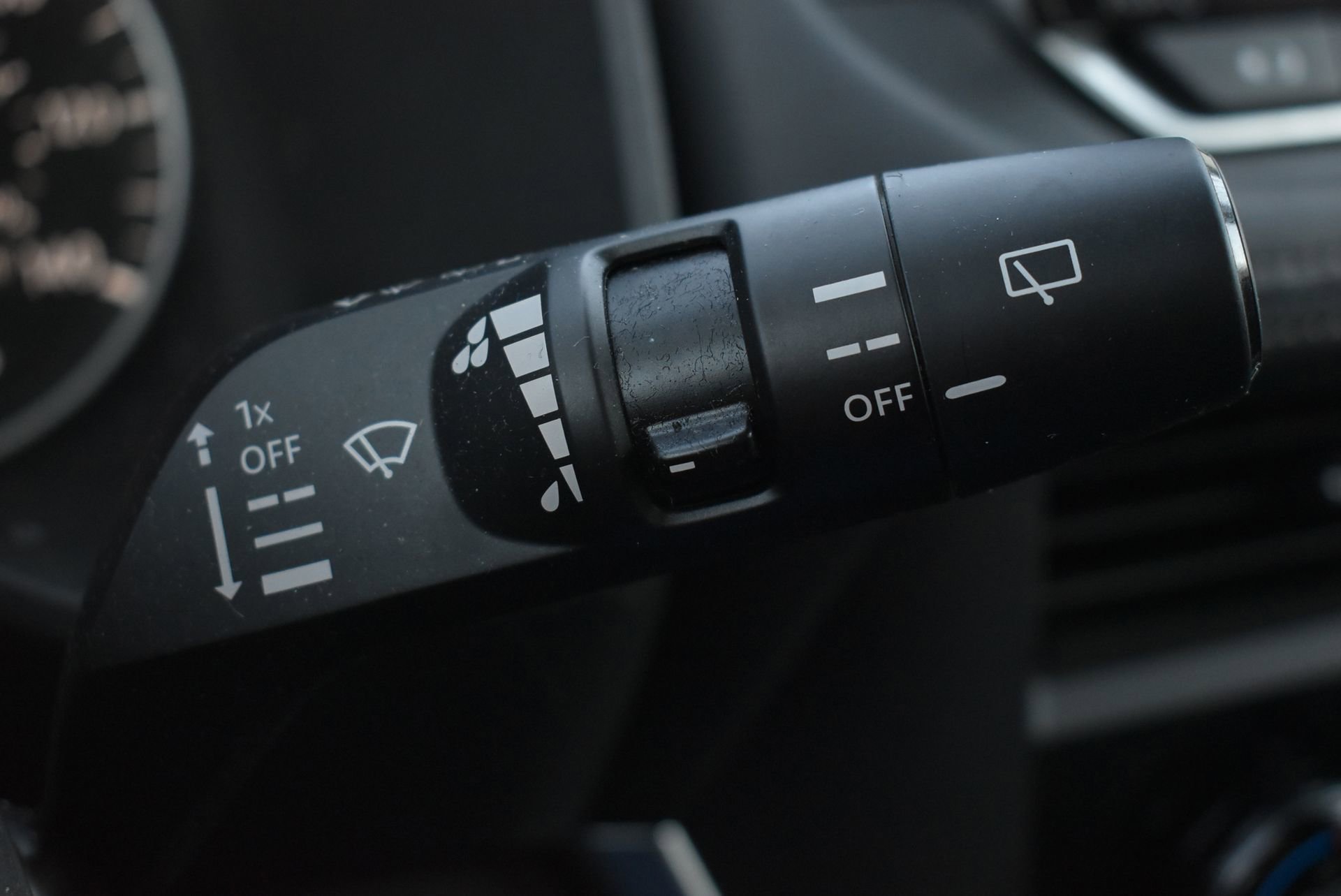 Used 2025 Nissan Rogue SV AWD/4WD image 23