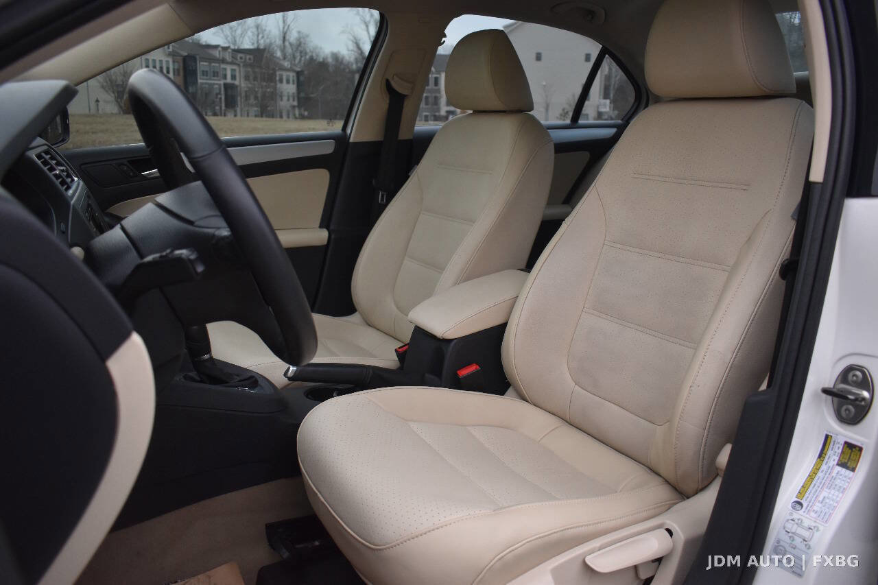 Used 2012 Volkswagen Jetta SEL FWD image 12