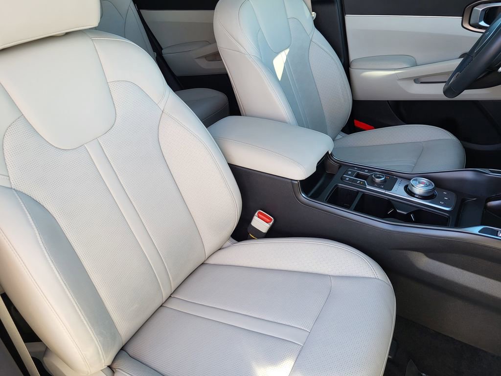 Used 2025 Kia Sorento EX w/ EX Panoramic Sunroof Package image 4