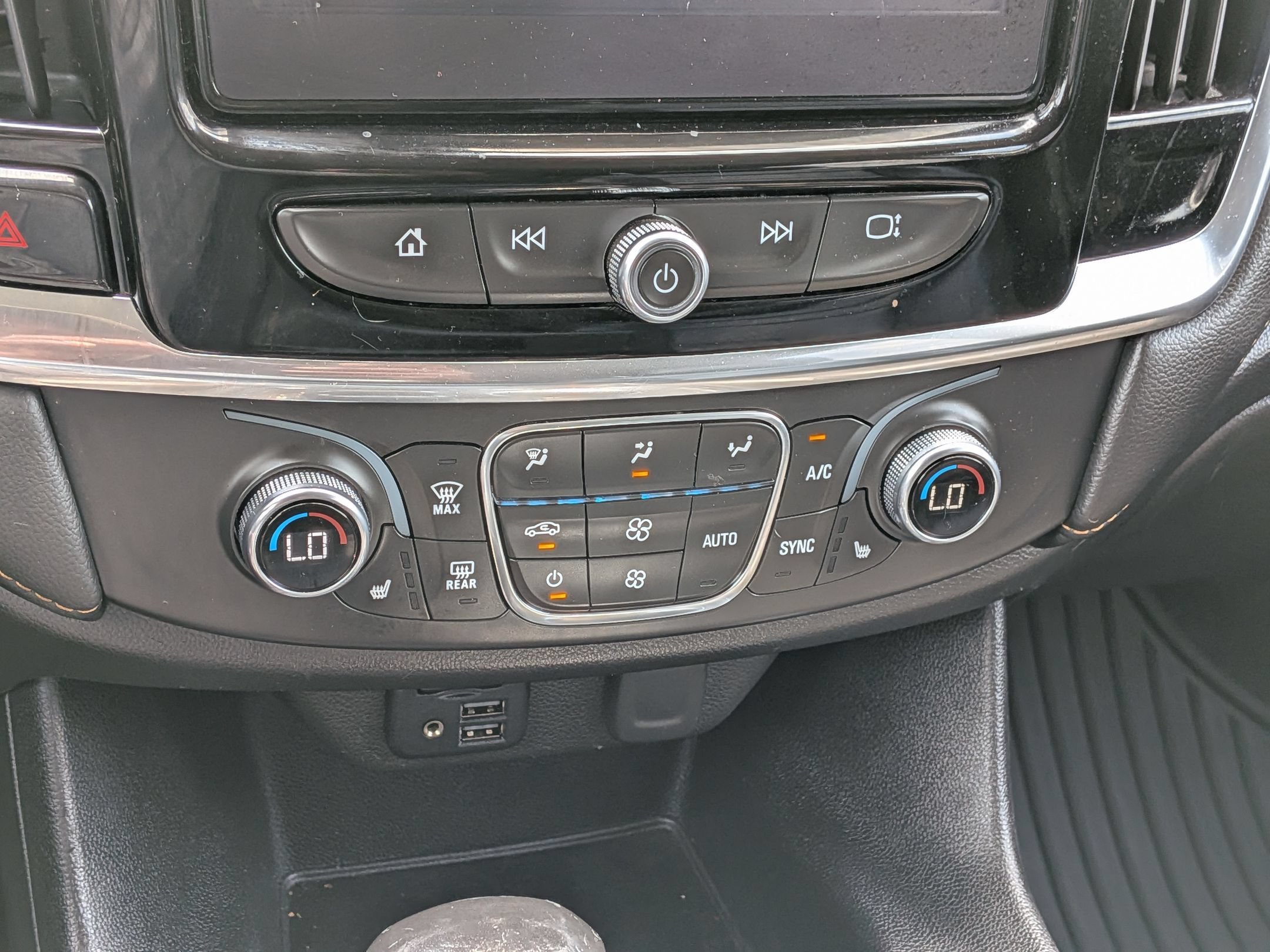 Used 2021 Chevrolet Traverse RS FWD image 26