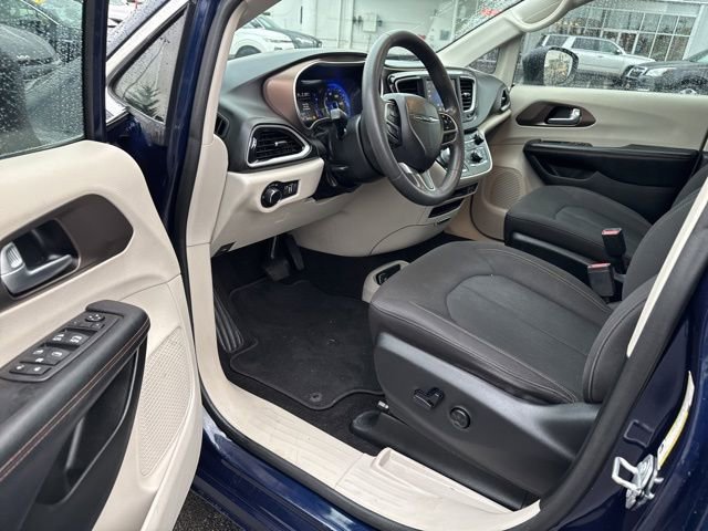 Used 2018 Chrysler Pacifica LX image 15