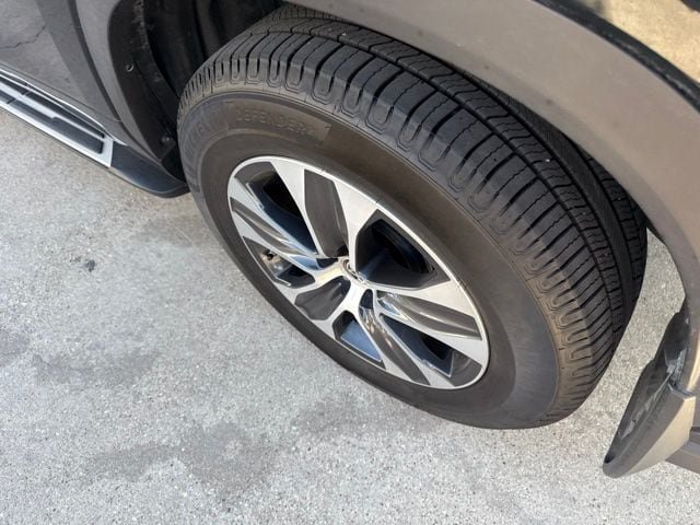 Used 2021 Toyota Highlander XLE FWD image 7