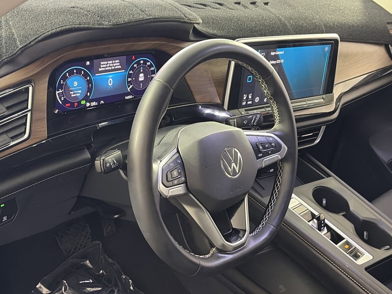 Used 2025 Volkswagen Atlas SE AWD/4WD image 10