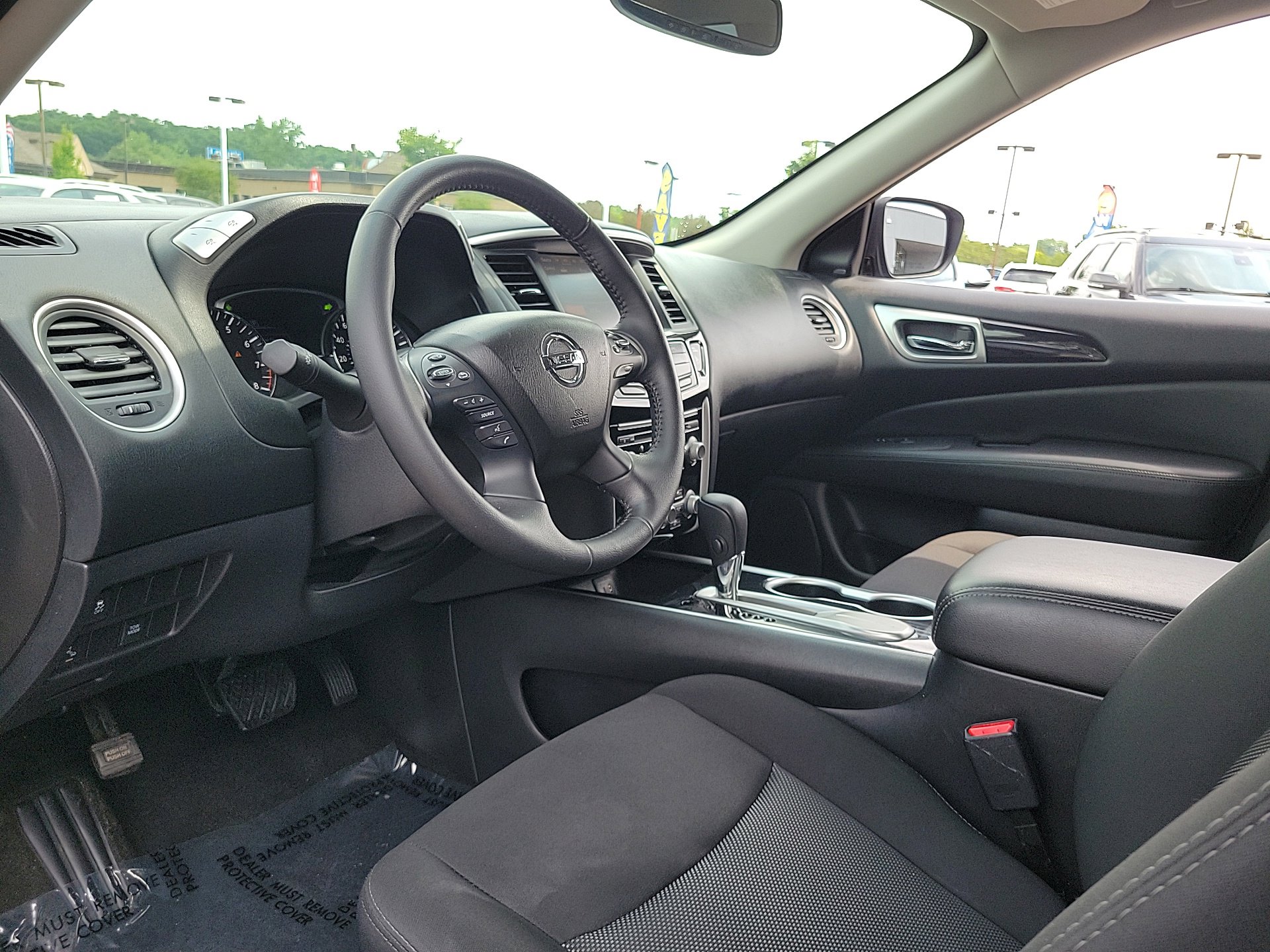 Used 2020 Nissan Pathfinder SV image 16