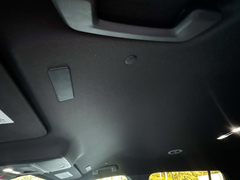 Used 2025 Chevrolet Traverse LT FWD image 20