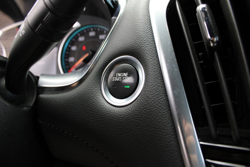 Used 2022 Chevrolet Traverse LT FWD image 19