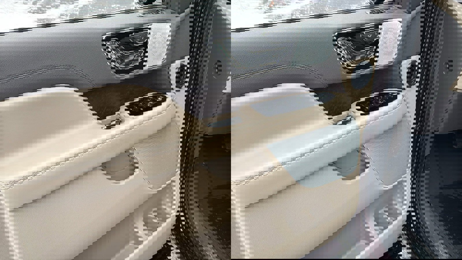 Used 2023 Lincoln Navigator Reserve w/ Equipment Group 201A image 11